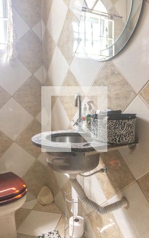 Casa à venda com 280m², 3 quartos e 5 vagas Casa à venda com 280m², 3 quartos e 5 vagasLavabo