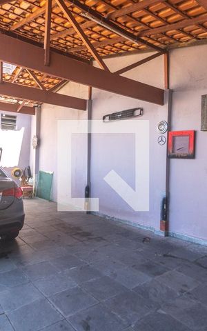 Casa à venda com 280m², 3 quartos e 5 vagas Casa à venda com 280m², 3 quartos e 5 vagasGaragem
