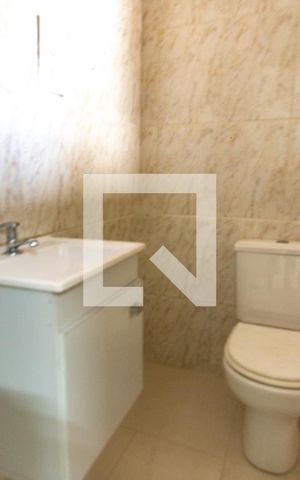 Casa à venda com 280m², 3 quartos e 5 vagas Casa à venda com 280m², 3 quartos e 5 vagasBanheiro suíte 1