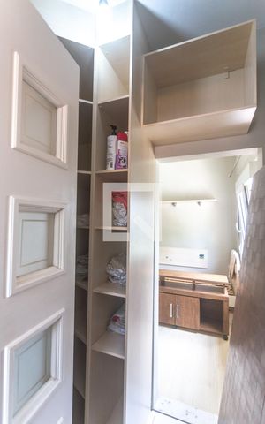 Casa para alugar com 386m², 3 quartos e 6 vagas Casa para alugar com 386m², 3 quartos e 6 vagasCloset suíte 2