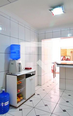 Casa à venda com 222m², 3 quartos e 2 vagasCozinha
