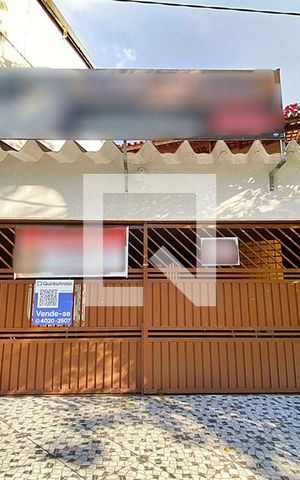 Casa à venda com 222m², 3 quartos e 2 vagas Casa à venda com 222m², 3 quartos e 2 vagasFachada