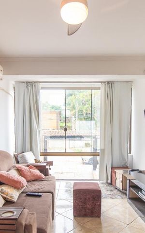Casa à venda com 190m², 3 quartos e 2 vagasSala