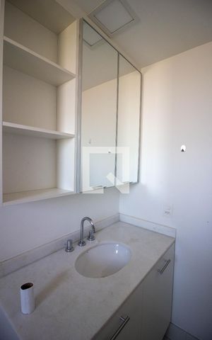 Apartamento para alugar com 62m², 2 quartos e 2 vagas Apartamento para alugar com 62m², 2 quartos e 2 vagasBanheiro da Suite
