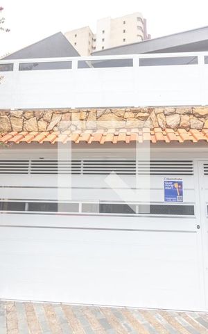 Casa à venda com 198m², 3 quartos e 2 vagas Casa à venda com 198m², 3 quartos e 2 vagasFachada