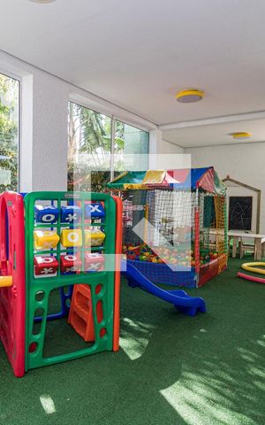 Apartamento à venda com 75m², 3 quartos e 2 vagasÁrea comum - Playground