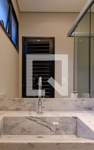 Casa de condomínio à venda com 208m², 3 quartos e 3 vagas Casa de condomínio à venda com 208m², 3 quartos e 3 vagasBanheiro de serviço