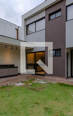 Casa de condomínio à venda com 208m², 3 quartos e 3 vagas Casa de condomínio à venda com 208m², 3 quartos e 3 vagasÁrea Gourmet - Quintal