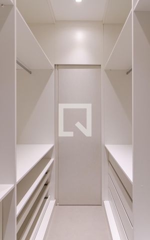 Casa de condomínio à venda com 208m², 3 quartos e 3 vagas Casa de condomínio à venda com 208m², 3 quartos e 3 vagasSuíte - Closet