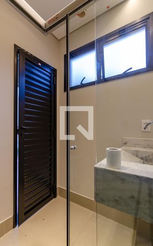 Casa de condomínio à venda com 208m², 3 quartos e 3 vagas Casa de condomínio à venda com 208m², 3 quartos e 3 vagasBanheiro de serviço