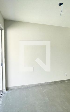 Casa à venda com 65m², 2 quartos e 1 vagaSala