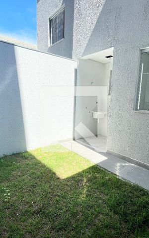 Casa à venda com 65m², 2 quartos e 1 vagaÁrea externa privativa fundos