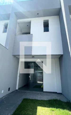 Casa à venda com 65m², 2 quartos e 1 vagaFachada