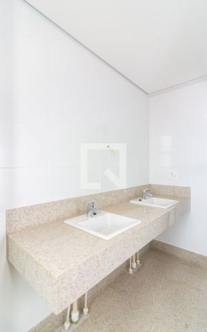 Apartamento à venda com 139m², 4 quartos e 3 vagas Apartamento à venda com 139m², 4 quartos e 3 vagasBanheiro da Suíte