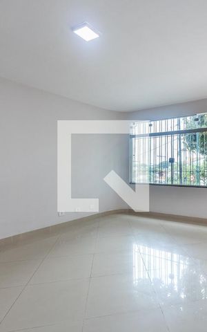 Casa para alugar com 130m², 3 quartos e 2 vagasSala