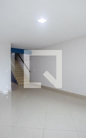 Casa para alugar com 130m², 3 quartos e 2 vagasSala