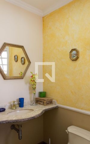 Casa à venda com 307m², 3 quartos e 4 vagas Casa à venda com 307m², 3 quartos e 4 vagasLavabo