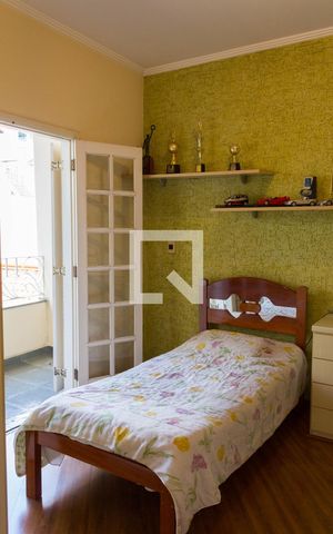 Casa à venda com 307m², 3 quartos e 4 vagas Casa à venda com 307m², 3 quartos e 4 vagasQuarto 1