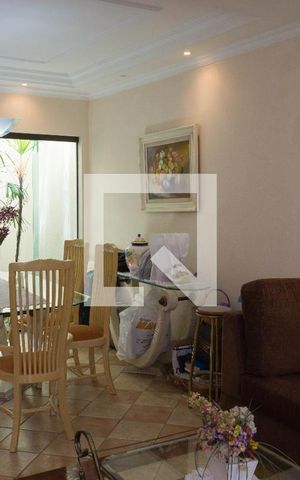 Casa à venda com 307m², 3 quartos e 4 vagas Casa à venda com 307m², 3 quartos e 4 vagasSala