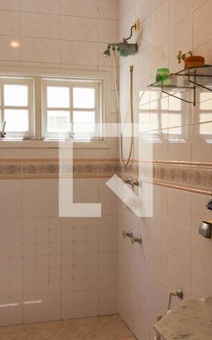 Casa à venda com 307m², 3 quartos e 4 vagas Casa à venda com 307m², 3 quartos e 4 vagasBanheiro da Suíte 1