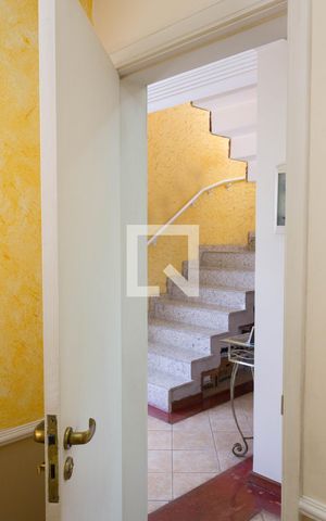 Casa à venda com 307m², 3 quartos e 4 vagas Casa à venda com 307m², 3 quartos e 4 vagasLavabo