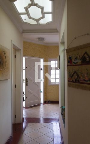 Casa à venda com 307m², 3 quartos e 4 vagas Casa à venda com 307m², 3 quartos e 4 vagasSala