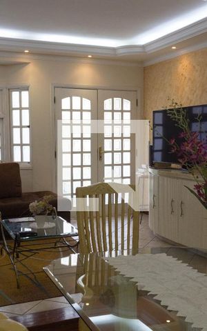 Casa à venda com 307m², 3 quartos e 4 vagas Casa à venda com 307m², 3 quartos e 4 vagasSala