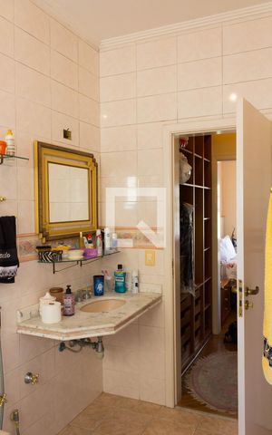Casa à venda com 307m², 3 quartos e 4 vagas Casa à venda com 307m², 3 quartos e 4 vagasBanheiro da Suíte 1