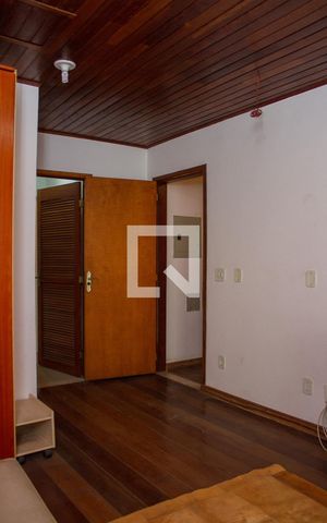 Casa à venda com 490m², 4 quartos e 2 vagasSuíte 02 - 3º Andar