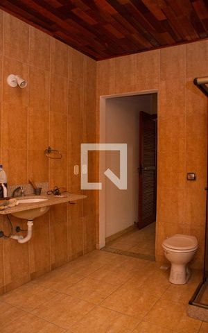 Casa à venda com 490m², 4 quartos e 2 vagasBanheiro da Suíte 01 - 2º Andar