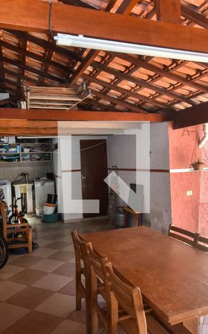 Casa à venda com 170m², 3 quartos e 2 vagas Casa à venda com 170m², 3 quartos e 2 vagasChurrasqueira