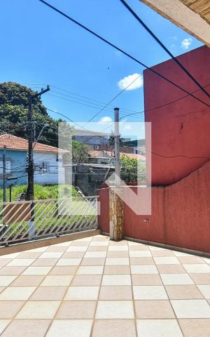 Casa à venda com 170m², 3 quartos e 2 vagas Casa à venda com 170m², 3 quartos e 2 vagasVaranda