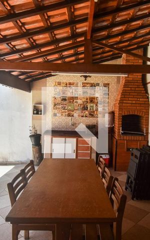 Casa à venda com 170m², 3 quartos e 2 vagas Casa à venda com 170m², 3 quartos e 2 vagasChurrasqueira