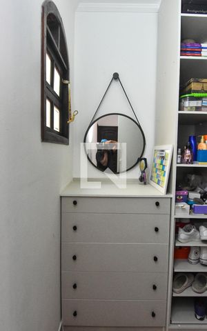 Casa à venda com 170m², 3 quartos e 2 vagas Casa à venda com 170m², 3 quartos e 2 vagasCloset