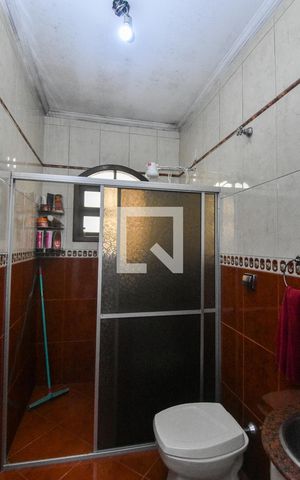 Casa à venda com 170m², 3 quartos e 2 vagas Casa à venda com 170m², 3 quartos e 2 vagasBanheiro Corredor