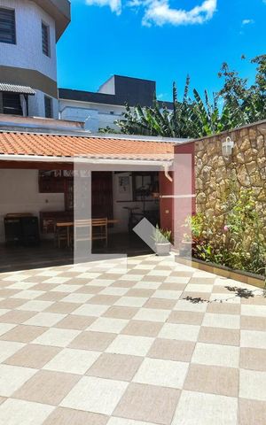 Casa à venda com 170m², 3 quartos e 2 vagas Casa à venda com 170m², 3 quartos e 2 vagasQuintal