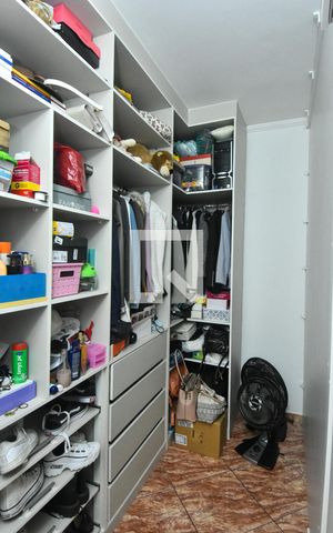 Casa à venda com 170m², 3 quartos e 2 vagas Casa à venda com 170m², 3 quartos e 2 vagasCloset