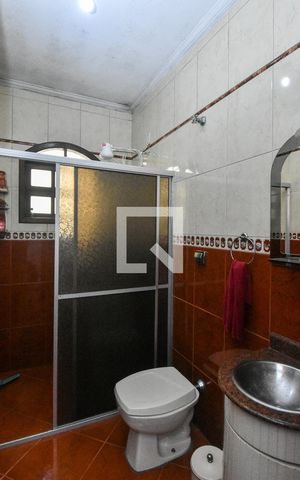 Casa à venda com 170m², 3 quartos e 2 vagas Casa à venda com 170m², 3 quartos e 2 vagasBanheiro Corredor