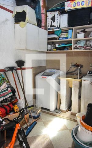 Casa à venda com 170m², 3 quartos e 2 vagas Casa à venda com 170m², 3 quartos e 2 vagasÁrea de Serviço