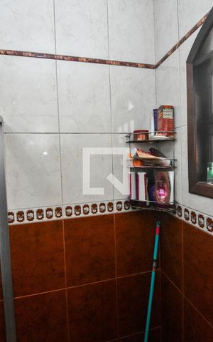 Casa à venda com 170m², 3 quartos e 2 vagas Casa à venda com 170m², 3 quartos e 2 vagasBanheiro Corredor