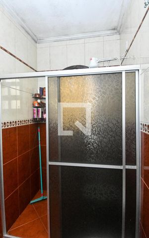 Casa à venda com 170m², 3 quartos e 2 vagas Casa à venda com 170m², 3 quartos e 2 vagasBanheiro Corredor