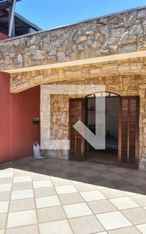 Casa à venda com 170m², 3 quartos e 2 vagas Casa à venda com 170m², 3 quartos e 2 vagasVaranda
