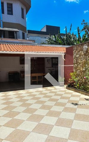 Casa à venda com 170m², 3 quartos e 2 vagas Casa à venda com 170m², 3 quartos e 2 vagasQuintal