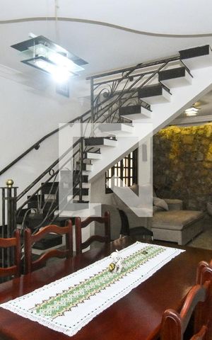 Casa à venda com 170m², 3 quartos e 2 vagas Casa à venda com 170m², 3 quartos e 2 vagasSala de Jantar