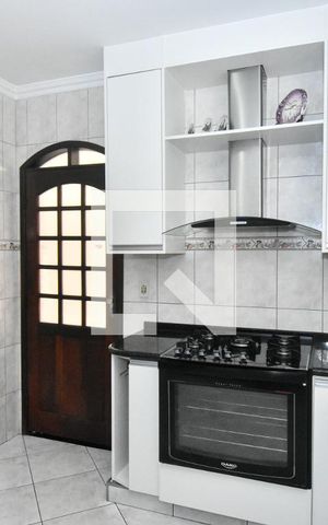 Casa à venda com 170m², 3 quartos e 2 vagas Casa à venda com 170m², 3 quartos e 2 vagasCozinha