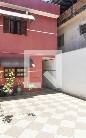 Casa à venda com 170m², 3 quartos e 2 vagas Casa à venda com 170m², 3 quartos e 2 vagasQuintal