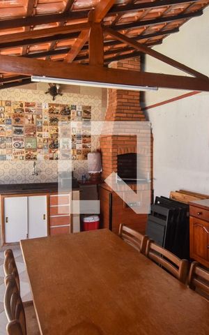 Casa à venda com 170m², 3 quartos e 2 vagas Casa à venda com 170m², 3 quartos e 2 vagasChurrasqueira