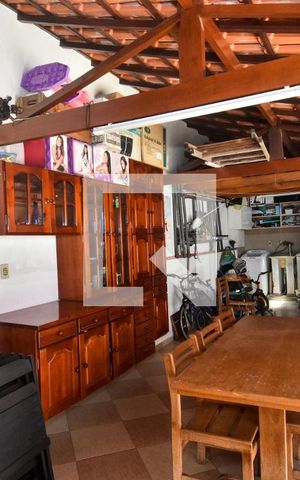 Casa à venda com 170m², 3 quartos e 2 vagas Casa à venda com 170m², 3 quartos e 2 vagasChurrasqueira