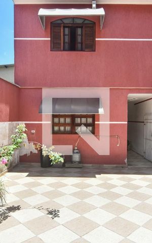 Casa à venda com 170m², 3 quartos e 2 vagas Casa à venda com 170m², 3 quartos e 2 vagasQuintal