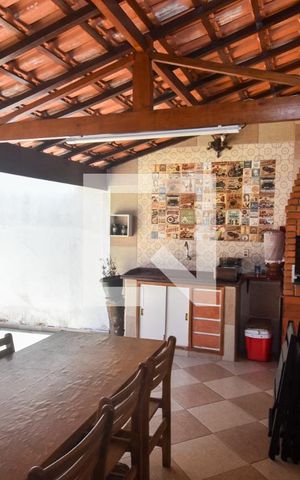 Casa à venda com 170m², 3 quartos e 2 vagas Casa à venda com 170m², 3 quartos e 2 vagasChurrasqueira